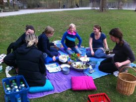 Picknick am See vor dem mlb Charlottenburg